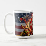 Fyrkombattant Honor: American Rädding Bravery Kaffemugg<br><div class="desc">En visning av nödvändigt brandsläckande verktyg,  inklusive en yxa och hjälm,  presenteras kraftfullt vid sidan av ett brandemblem i lastbil. Denna utrustning står stolt mot bakgrund av den amerikanska flagga och symboliserar brandkårens,  räddingens och de första respondenternas orubbliga patriotiska engagemang.</div>