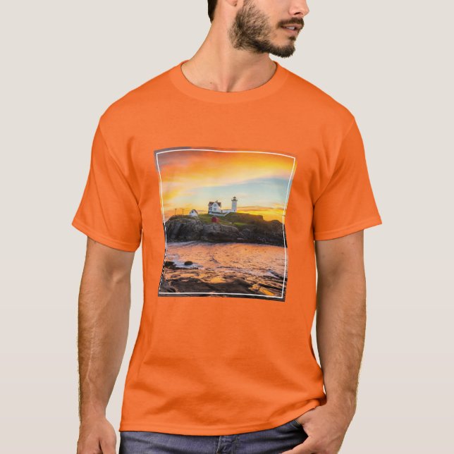 Fyrskåp | Nubble Lighthouse Maine T Shirt (Framsida)