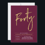 Fyrtio | Modern Guld & Burgundy 40:e födelsedagen  Inbjudningar<br><div class="desc">Fira din speciella dag med den här enkla snyggtens 40-åriga festinbjudan. Den här designen har ett penselskript med chicen "40" med en ren layout i burgundröd och guld färg-kombination. Fler formgivningar och party-tillbehör finns på min butik BaraBomDesign.</div>