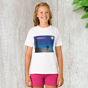 Fyrtorn och segelbåt vid Nattens månbelysta hav T Shirt