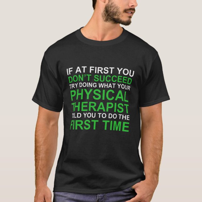 Fysikalisk terapeut Humous T- Shirt (Mörk Färg) T (Framsida)