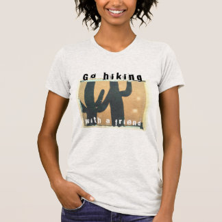 Gå att fotvandra med en vän t shirt