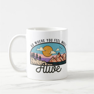 Gå dit du känner mest levande kaffemugg