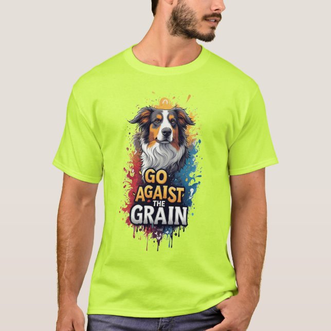 Gå emot strömmen: Glad hundporträtt T Shirt (Framsida)
