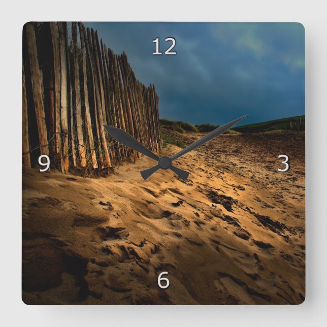 Gå hem från stranden fyrkantig klocka (Framsida)