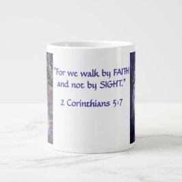 Gå in i Mörken med FAITH 2 Corinthians 5:7 Jumbo Mugg
