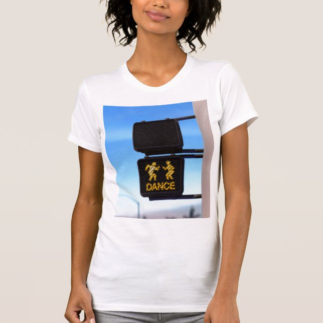 "GÅ INTE… DANSEN ", T SHIRT (Framsida)