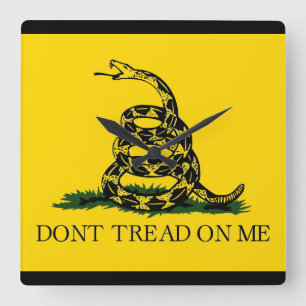 Gå inte på mig - den Gadsden flagga Fyrkantig Klocka
