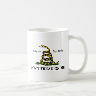 GÅ INTE PÅ MIG (frihet, inte skulden) Kaffemugg