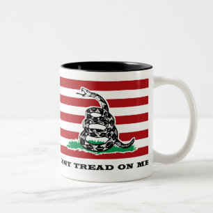 GÅ INTE PÅ MIG KAFFEKOPPEN Två-Tonad MUGG