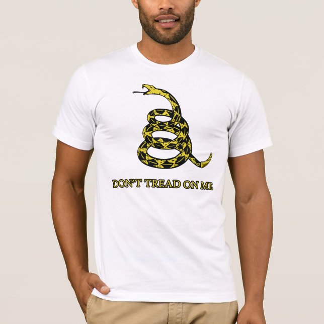 GÅ INTE PÅ MIG T-tröja T-shirt (Framsida)