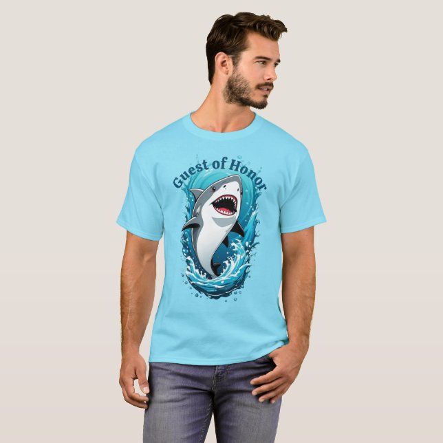 Gå med oss om du vill ha en Bita Shark T Shirt (Hel framsida)