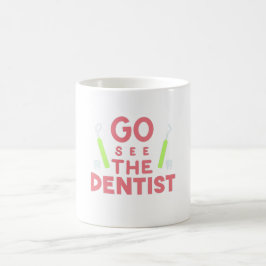 "Gå och se dentisten: Bright Smiles Ahead! T-Shirt Kaffemugg