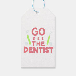 "Gå och se dentisten: Bright Smiles Ahead! T-Shirt Presentetikett
