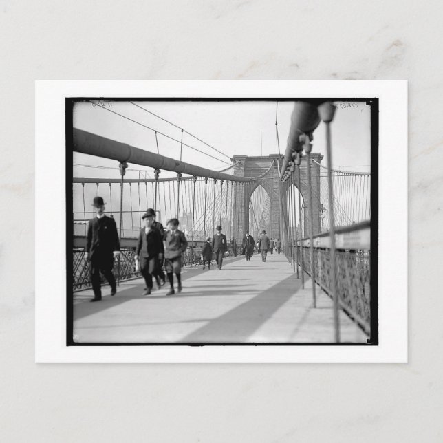 Gå över Brooklyn Bridge, NY Vintage Vykort (Framsida)