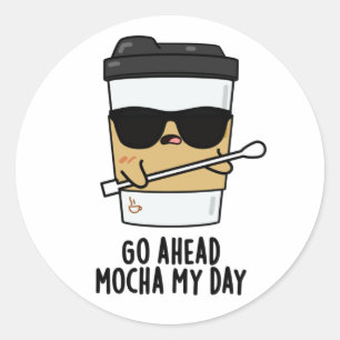 Gå över Mocha min dag Ljuny Coffee Pun Runt Klistermärke