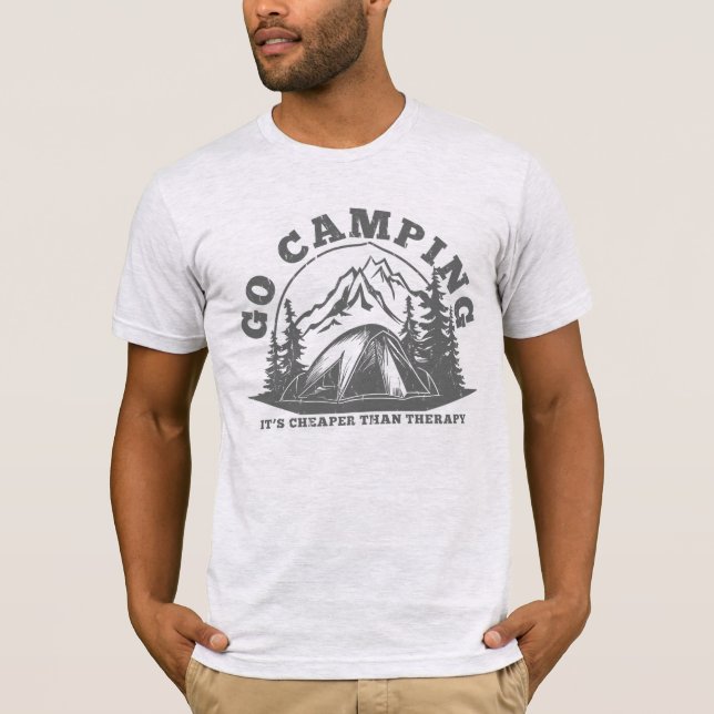 Gå på camping Billigare än terapi Roligt citat T Shirt (Framsida)