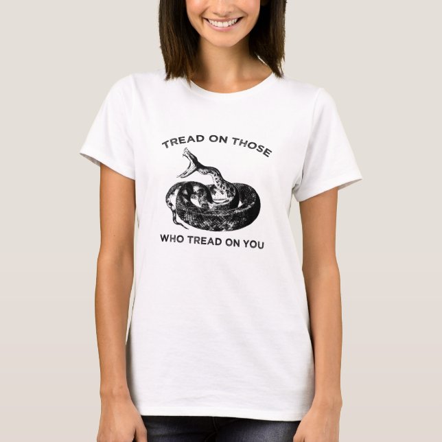 gå på dem som går på dig t shirt (Framsida)