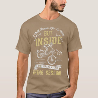 Gå runt och vänta på nästa spel - roligt bik t shirt