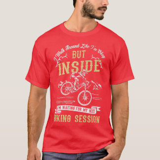 Gå runt och vänta på nästa spel - roligt bik t shirt