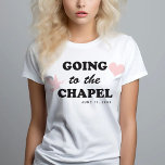 Gå till Chapel | Retro 70:s högste Bride T Shirt<br><div class="desc">Den här skjortan med "skjorta till kapellskjortan" har ett retro 70-teckensnitt med ett hjärta och en bröllop-dosikongrafik. Den här skjortan gör perfekten till en brud som ska vara på hennes möhippa eller bachelorette helg så att hon kan bära den på hennes bröllopsdag. Lägg till ditt bröllop-datum eller din behålla enkelt...</div>