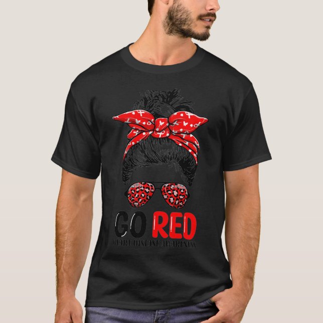 Gå till Red Messy Bun Women in Februeart Disease  T Shirt (Framsida)