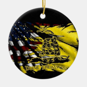 Gadsden flagga - frihet eller död julgransprydnad keramik