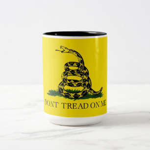 Gadsden Flagga (Gå inte på mig) (Snake Flagga) Två-Tonad Mugg