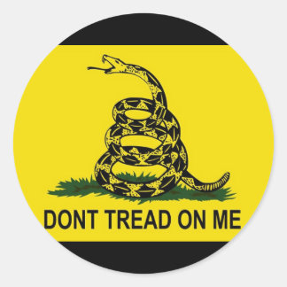 Gadsden Flagga Round Sticker (Gult/svart) Runt Klistermärke