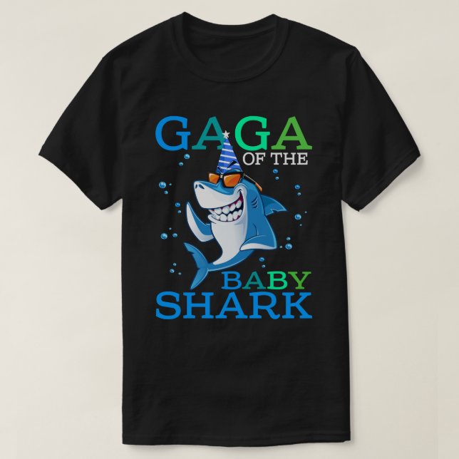 GAGA vid Baby-havshajens födelsedagskorv T Shirt (Design framsida)