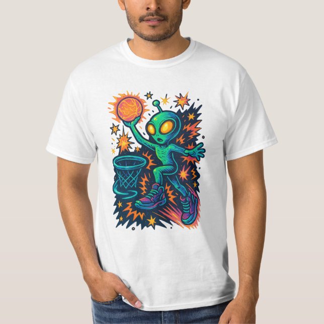 Galactic Dunk: Alien in Kicks! T Shirt (Framsida)