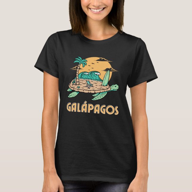 Galapagos Islands Sea Turtle Surfing Beach T Shirt (Framsida)