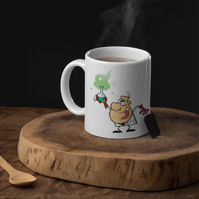 Galenskaplig forskare som håller kolv med bubbland kaffemugg (Skapare uppladdad)