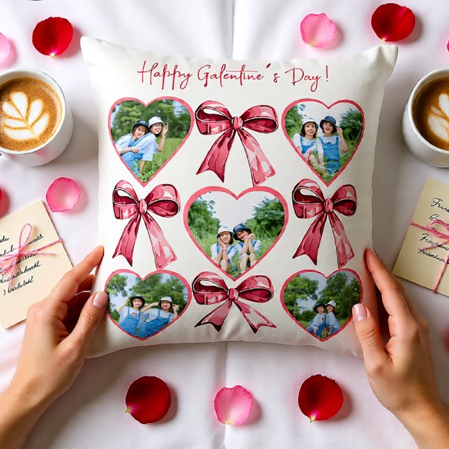 Galentine Foto Hjärtkollage med Namn Bakre Tryck Kudde (Galentine Photo Heart Collage with Name Back Print Throw Pillow)