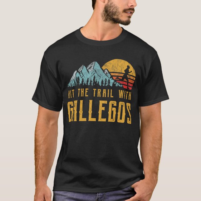 GALLEGOS-familjen körs - Slå spåret med GALLE T Shirt (Framsida)