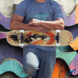 Galloping White Horse in Sunset Glory, Retro Vild Mini Skateboard Bräda 18,5 Cm<br><div class="desc">Den här fantastiska skateboard-designen har en kraftfull vit häst som skjuter framåt mot en blixtnedgång. Konstverket förkroppsligar frihet, energi och en omanipulerad anda med hjälp av en palett med sandig beige, intensiv och skuggig rik. Den inspirerades av 1950-talets tetiska reseaffisch och fångar naturens råa skönhet och blandar vintagens charm med...</div>