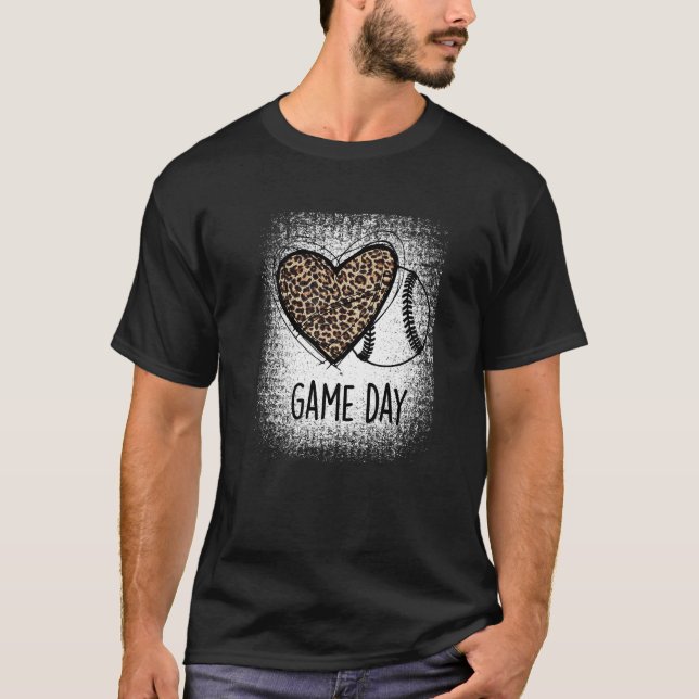 Game Day With Leopard Heart baseball  Mom T Shirt (Framsida)