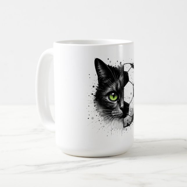 Game Face | Halv Katt Halv Fotboll Grafisk T-Shirt Kaffemugg (Framsida vänster)