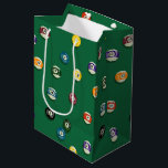 Game Night Födelsedag Biljard Pool Bord<br><div class="desc">Det här mönstret har handritade biljardbollar 1-15,  enfärgade och randiga som frammanar den lekfulla tävlingen inom biljard.</div>