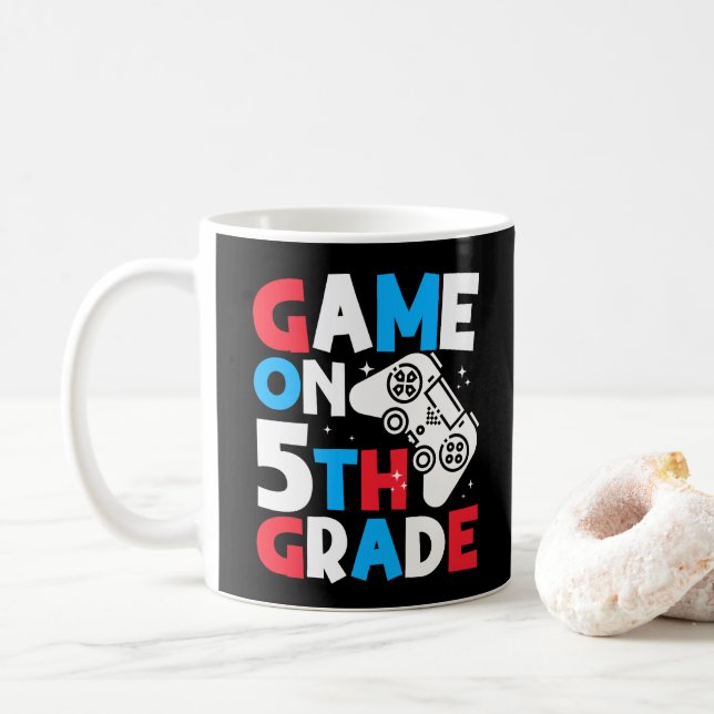 Game On 5:e klass födelsedagsfest för coola spelan Kaffemugg (Med munk)