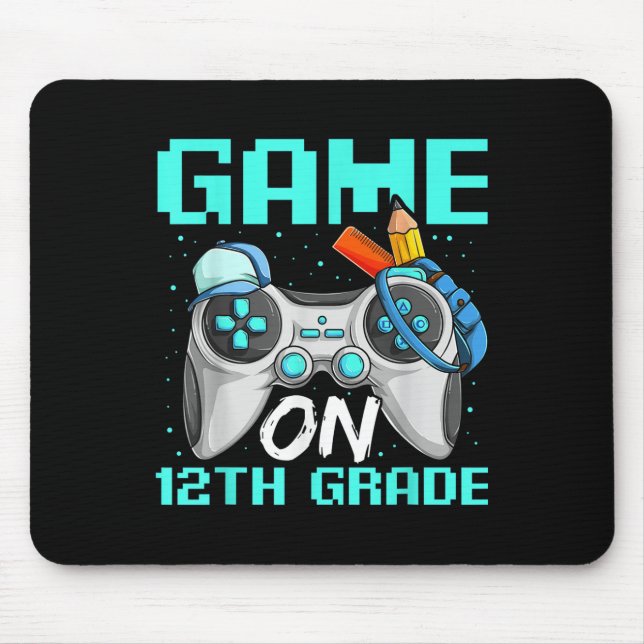 Game On Tolvte Klassens Tröjor, Rolig Gamer Pojk B Musmatta (Framsidan)