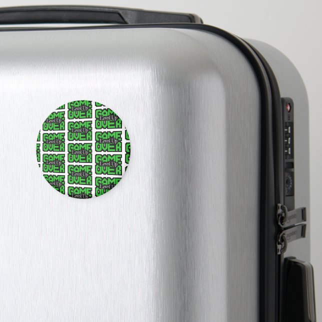 Game Over, Level Up: Retro Pixel Sandbox-äventyr Magnet (In Situ (Luggage))
