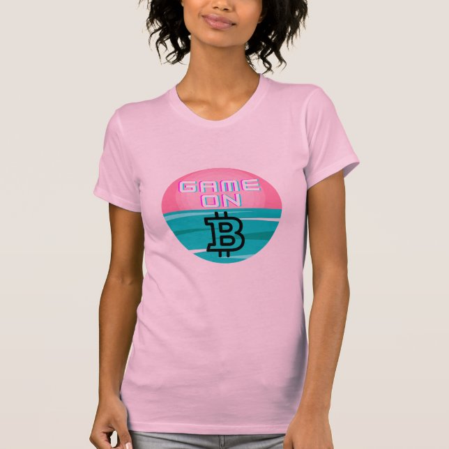 GAME PÅ ROSA AV Tshirt-gåbitcoin T Shirt (Framsida)