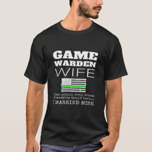 Game Warden Wife Gift Thin Grönt Line USA flagga T Shirt