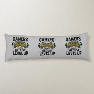 Gamer Birthday Gift - Gamer blir inte äldre bara Kroppskudde