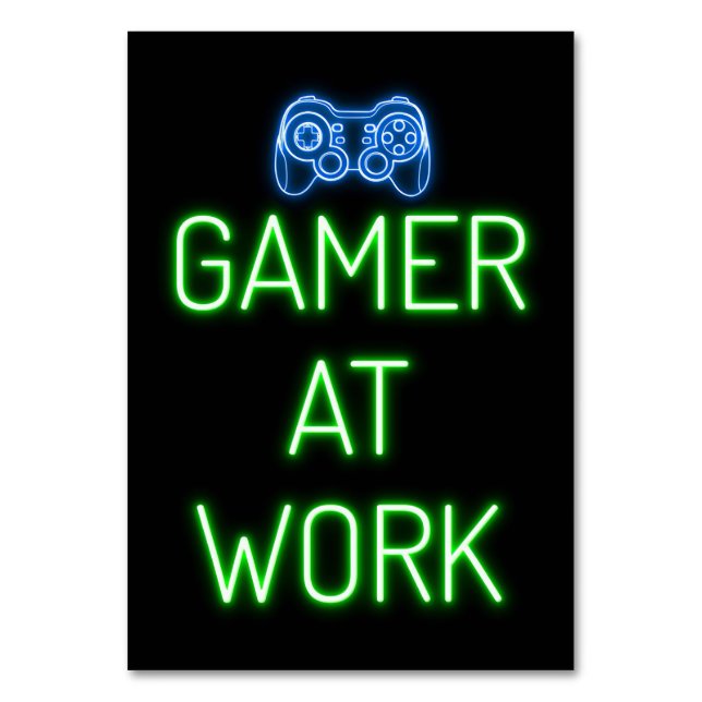Gamer Gift | Spelare på arbetet Bordsnummer (Framsidan)