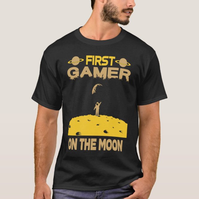 Gamer On The Moon T Shirt (Framsida)