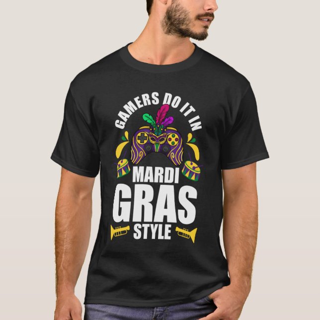 Gamers do it in mardi gras style gaming parade t shirt (Framsida)
