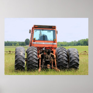 Gamla 4 bakre däcktraktor Sitta i A Fält Poster