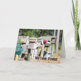 Gamla åldras brev-lådor för Vi har flyttat! Meddelande